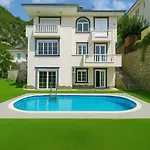 Ambiance Delux Villa With A Private Pool And A View