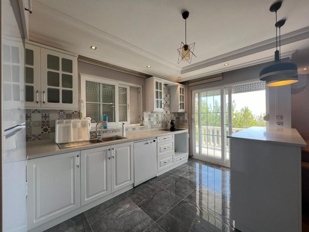 Villa Ambiance Delux With A Private Pool And A View *