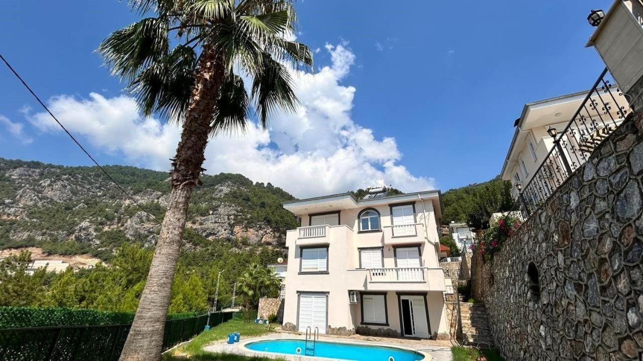 Villa Ambiance Delux With A Private Pool And A View *